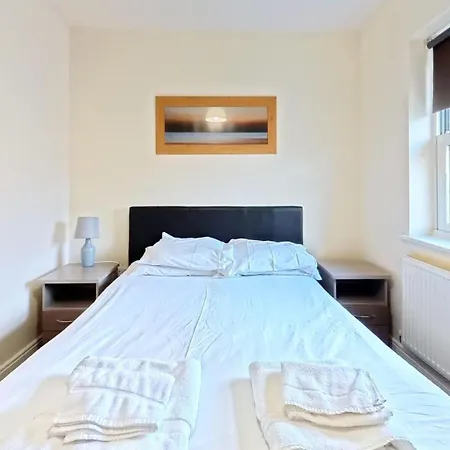 Coral Shores - Part Of The The Bay Village With Pool, Gym And Direct Access, Pub, Restaurant, Tennis And Meadows Walks *