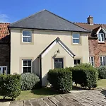 Coral Shores - Part Of The The Bay Village With Pool, Gym And Direct Access, Pub, Restaurant, Tennis And Meadows Walks * Filey