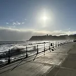 Coral Shores - Part Of The The Bay Village With Pool, Gym And Direct Access, Pub, Restaurant, Tennis And Meadows Walks *