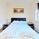 Coral Shores - Part Of The The Bay Village With Pool, Gym And Direct Access, Pub, Restaurant, Tennis And Meadows Walks *