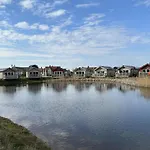 Coral Shores - Part Of The The Bay Village With Pool, Gym And Direct Access, Pub, Restaurant, Tennis And Meadows Walks 度假居 法利