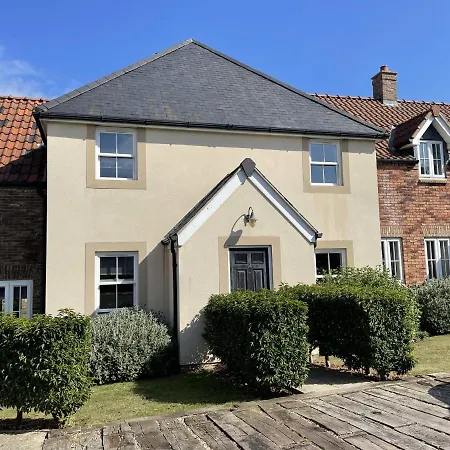 Coral Shores - Part Of The The Bay Village With Pool, Gym And Direct Access, Pub, Restaurant, Tennis And Meadows Walks * Filey